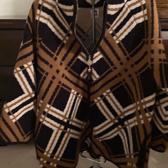 Sweater - Picture 4 of 6